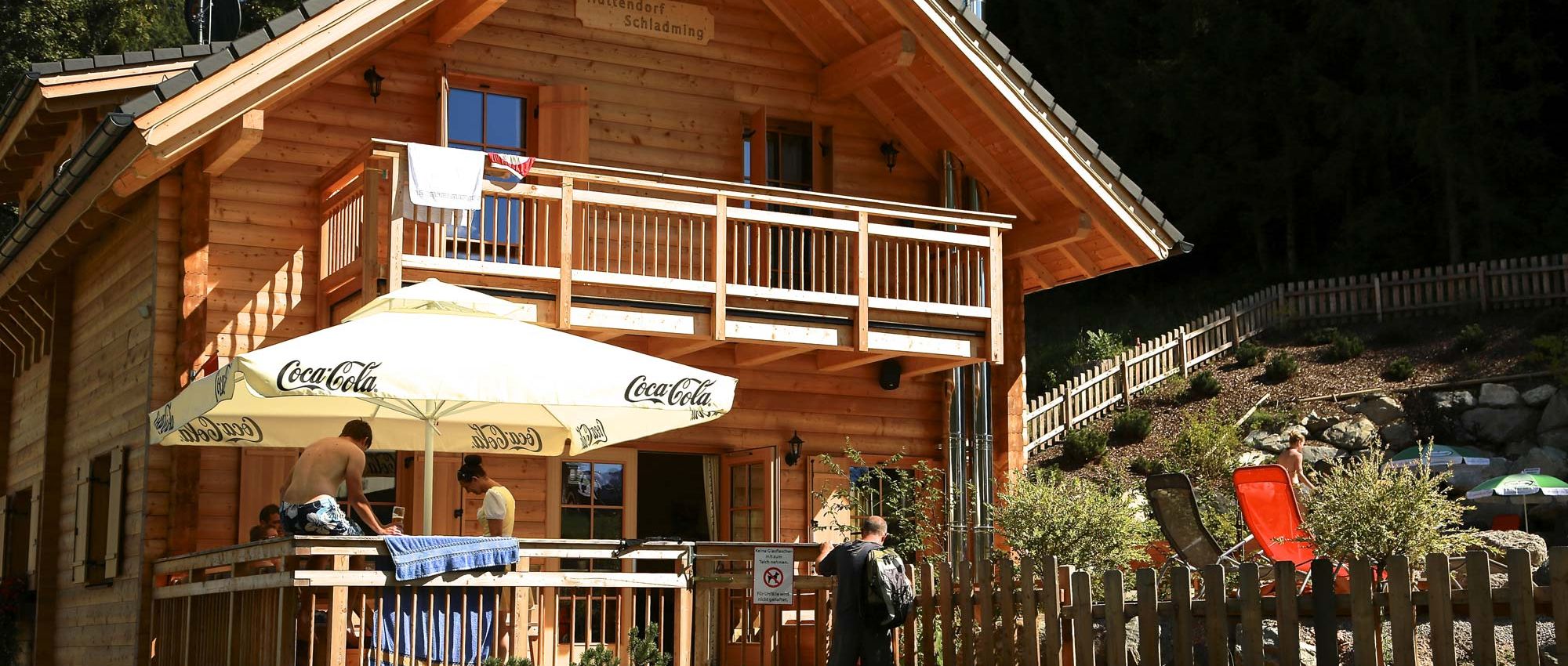 Rezeption und Shop im Hüttendorf Schladming